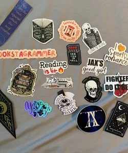 Bookish stickers/pin