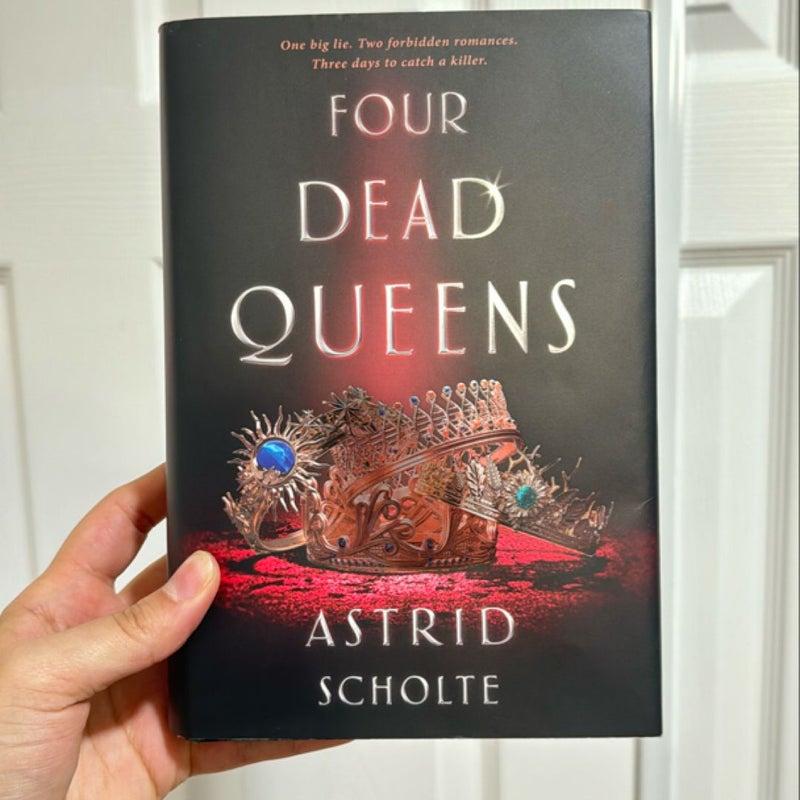 Four Dead Queens (Owlcrate Exclusive)