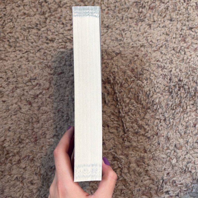 Lightlark (the Lightlark Saga Book 1)