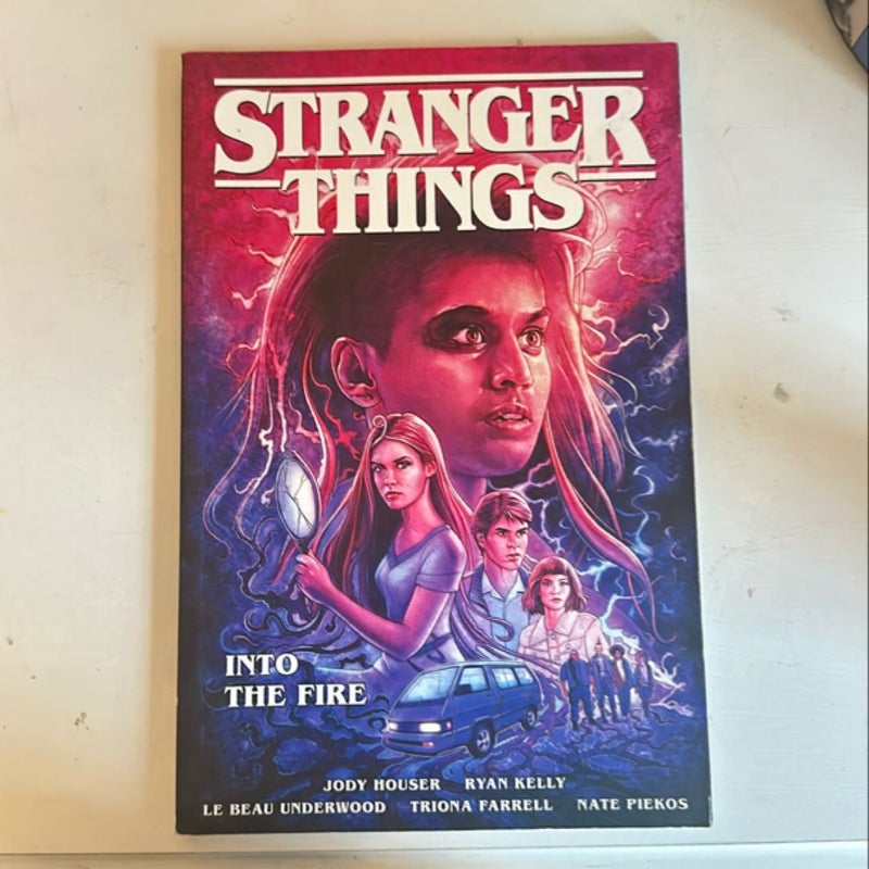 Stranger Things: into the Fire (Graphic Novel)