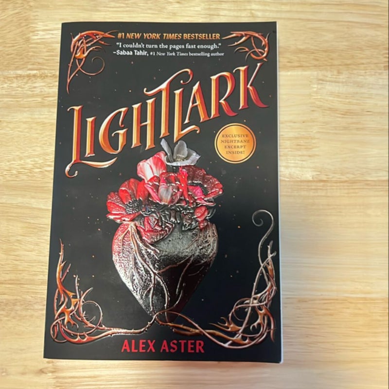 Lightlark (the Lightlark Saga Book 1)