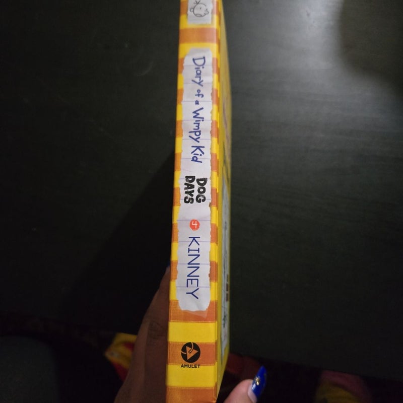 Dog Days (Diary of a Wimpy Kid #4)