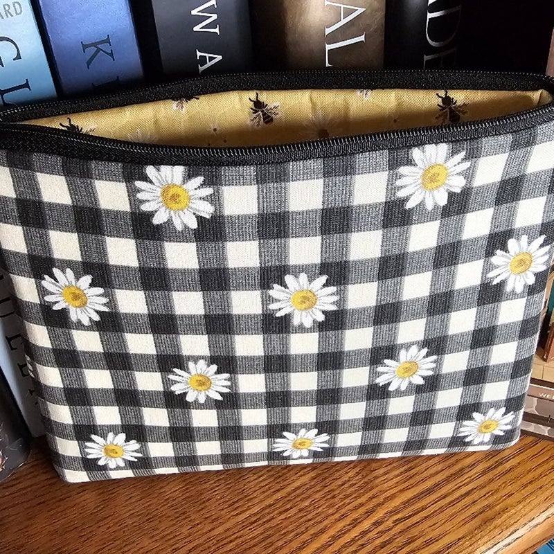Daisy in Gingham w/Bee Lining Kindle Paperwhite Sleeve Handmade