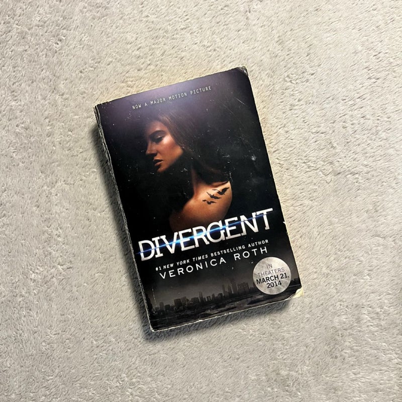 Divergent Movie Tie-In Edition