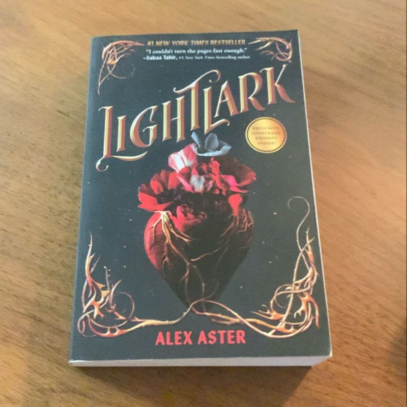 Lightlark (the Lightlark Saga Book 1)