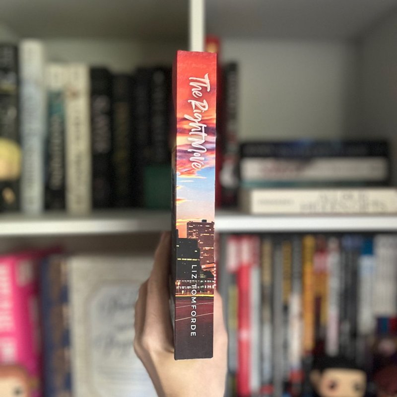 The Right Move by Liz Tomforde, Paperback | Pangobooks