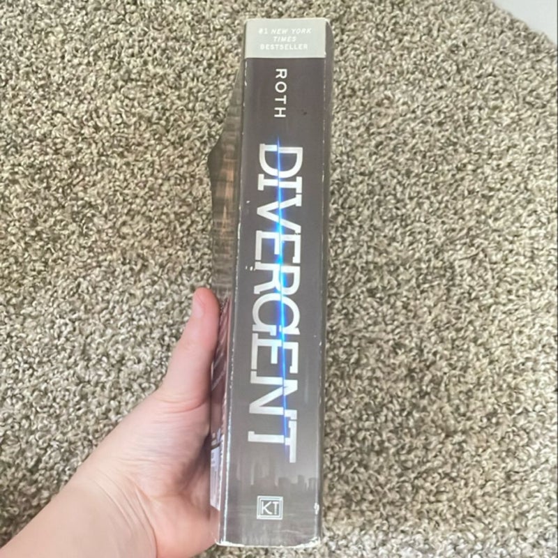 Divergent Movie Tie-In Edition