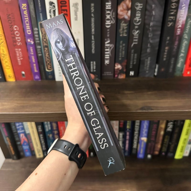 Throne of Glass by Sarah J Maas OOP Paperback