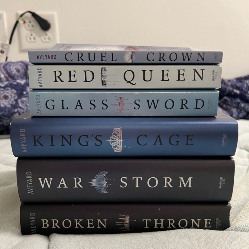 Red Queen Victoria Aveyard mixed hardcover and paperback book set