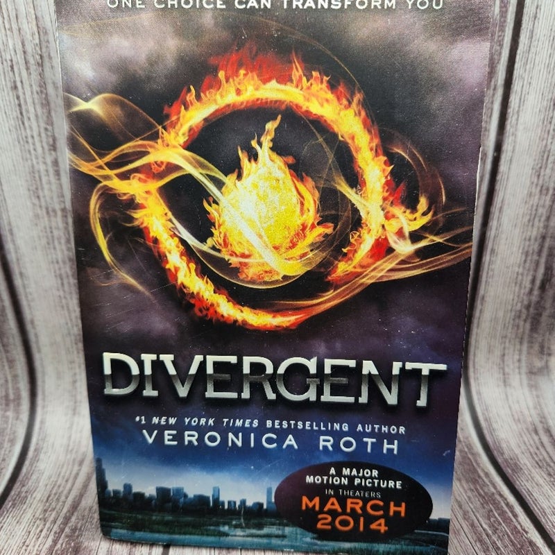 Divergent (Book 1) by Roth, Veronica Paperback - Good Condition