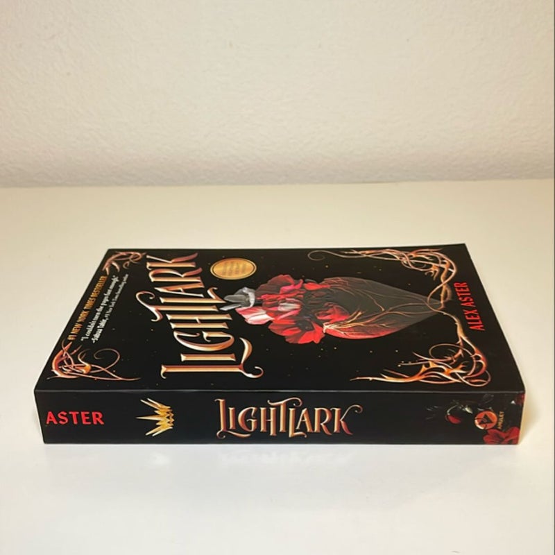 Lightlark (the Lightlark Saga Book 1)