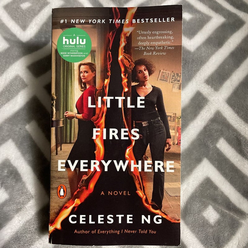 Little Fires Everywhere (Movie Tie-In)