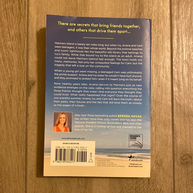 The Seaside Library by Brenda Novak, Paperback | Pangobooks