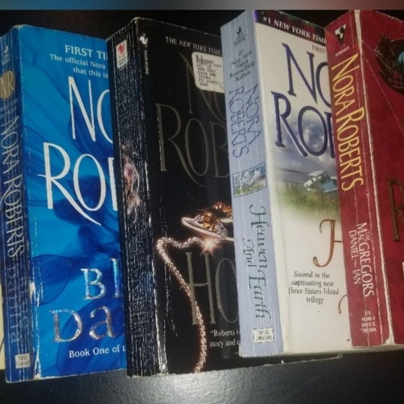 Nora Robert's 5 book bundle