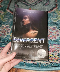 Divergent Movie Tie-In Edition