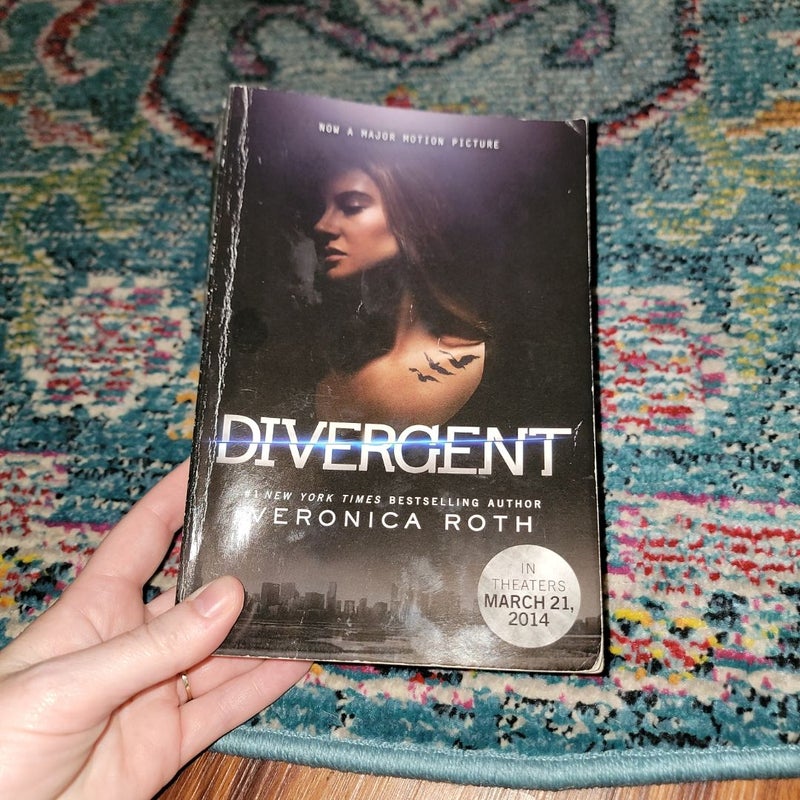 Divergent Movie Tie-In Edition