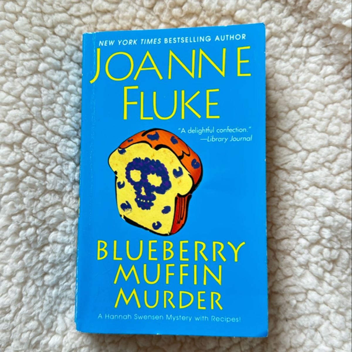 Blueberry Muffin Murder by Joanne Fluke, Paperback Pangobooks