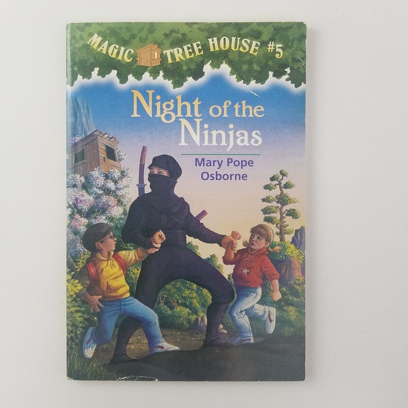 Night of the Ninjas (Magic Tree House #5)