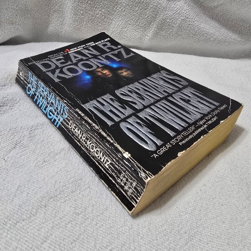 Dean Koontz 2 Book Bundle: The Servants Of Twilight/Strange Highways