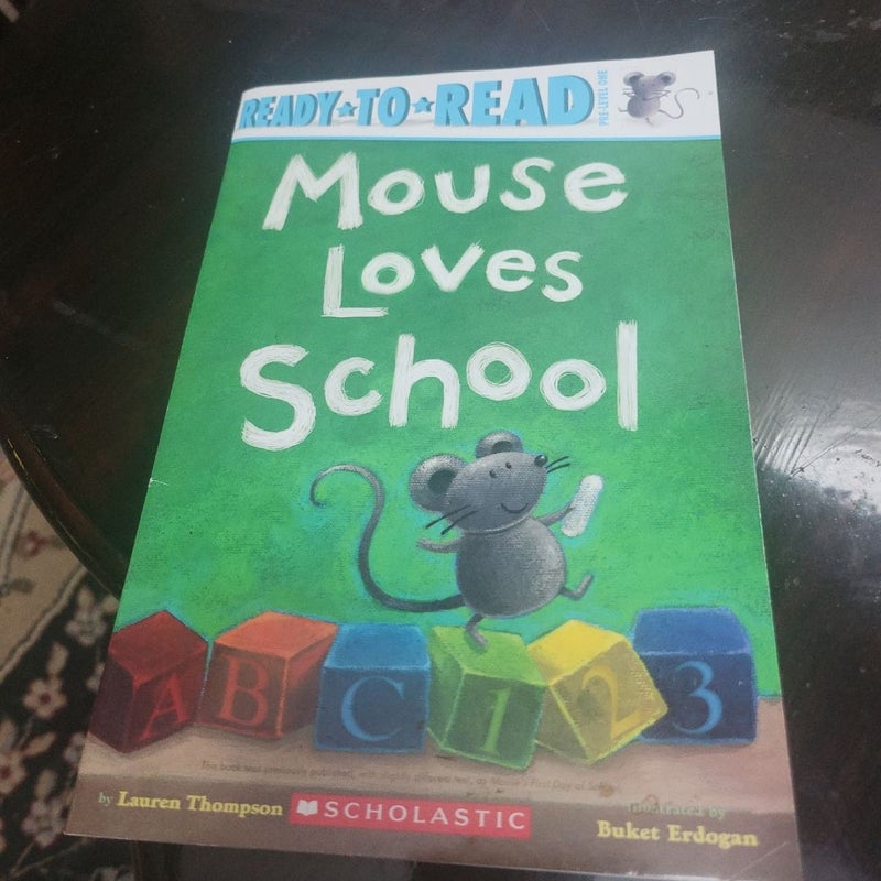 Mouse Loves School