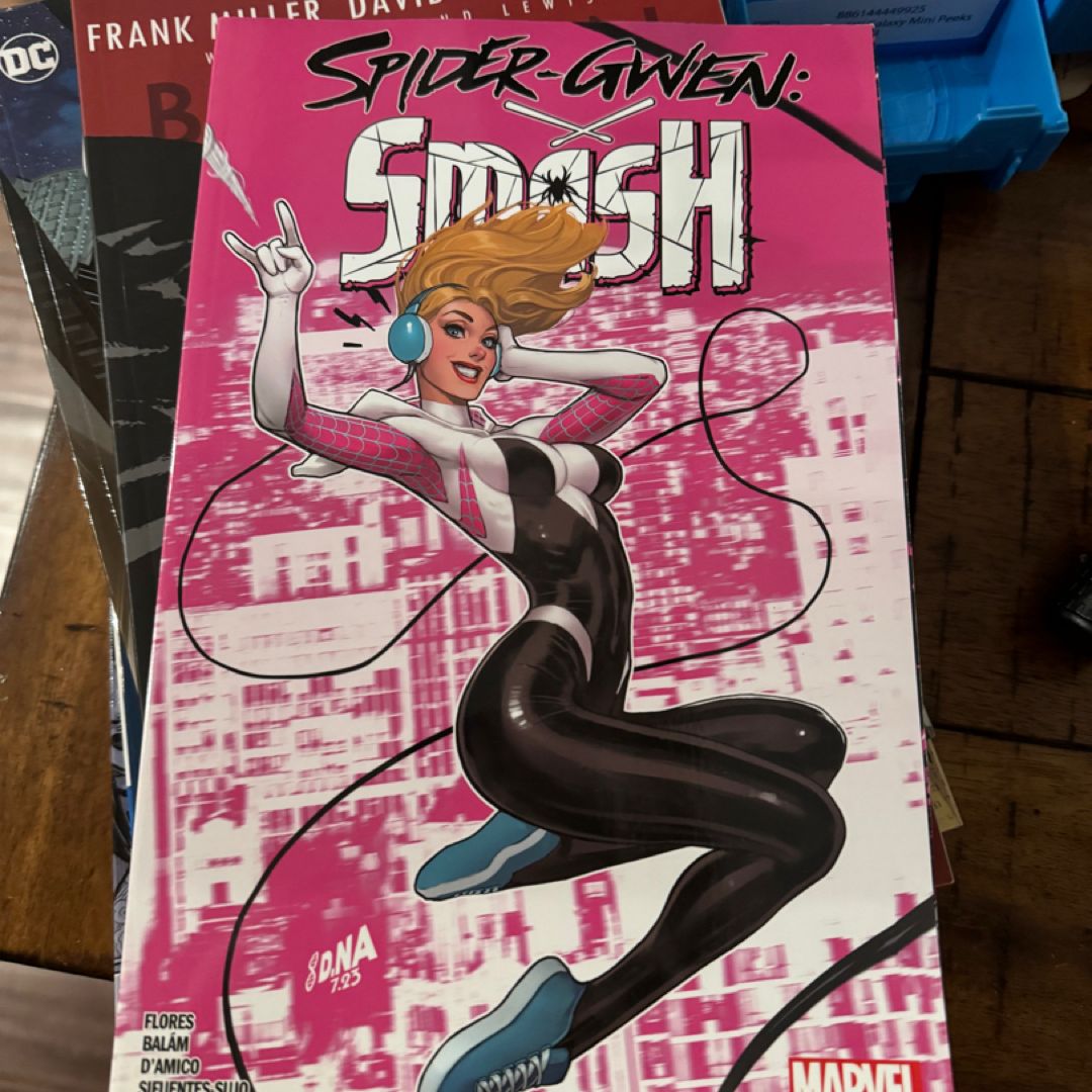 Spider-Gwen: Smash