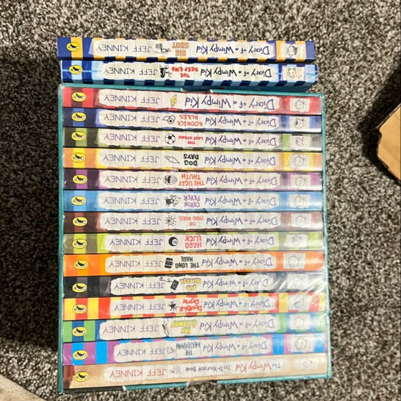 Diary of a Wimpy Kid Box of Books 1-16Revised