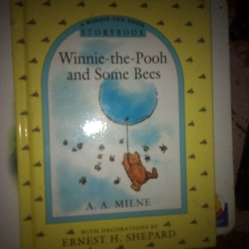 Winnie-the-Pooh and Some Bees Jewelry Book