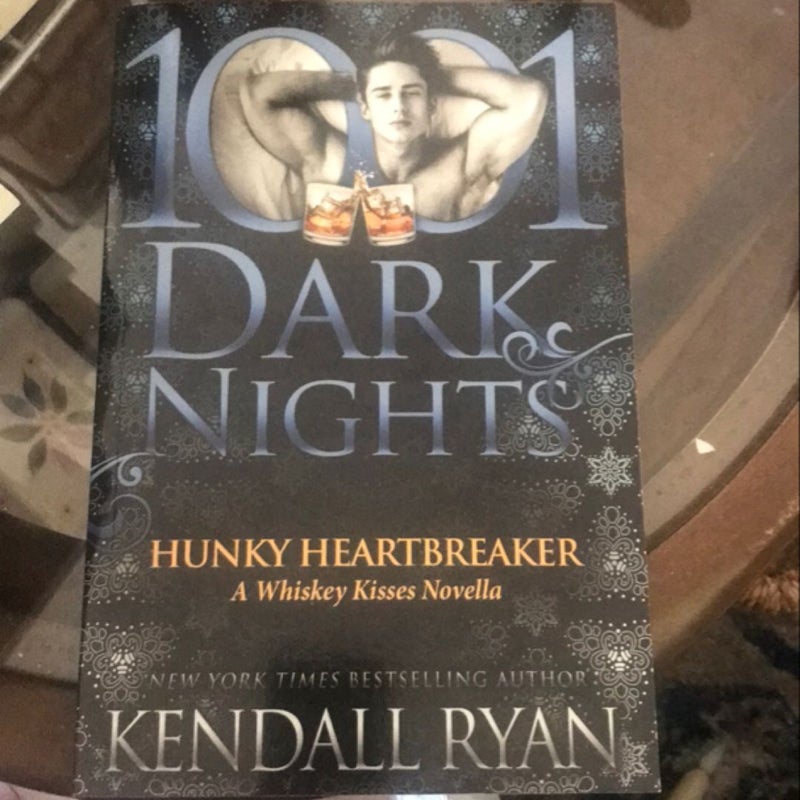 Hunky Heartbreaker: A Whiskey Kisses Novella