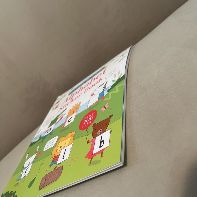 Usborne Get ready for school Alphabet Sticker Book