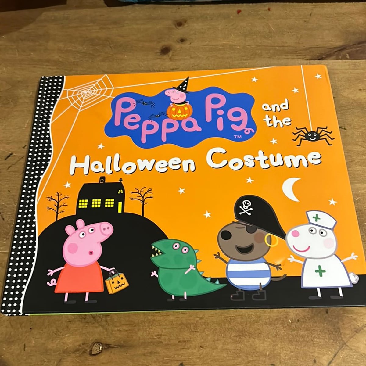 peppa-pig-and-the-halloween-costume-by-candlewick-press-hardcover