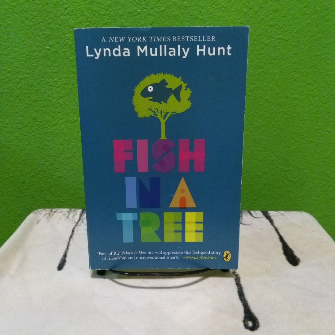 thumbnail image 2 of Fish In A Tree By Lynda Mullaly Hunt - Hardcover (Very Good Condition) 2 of 2