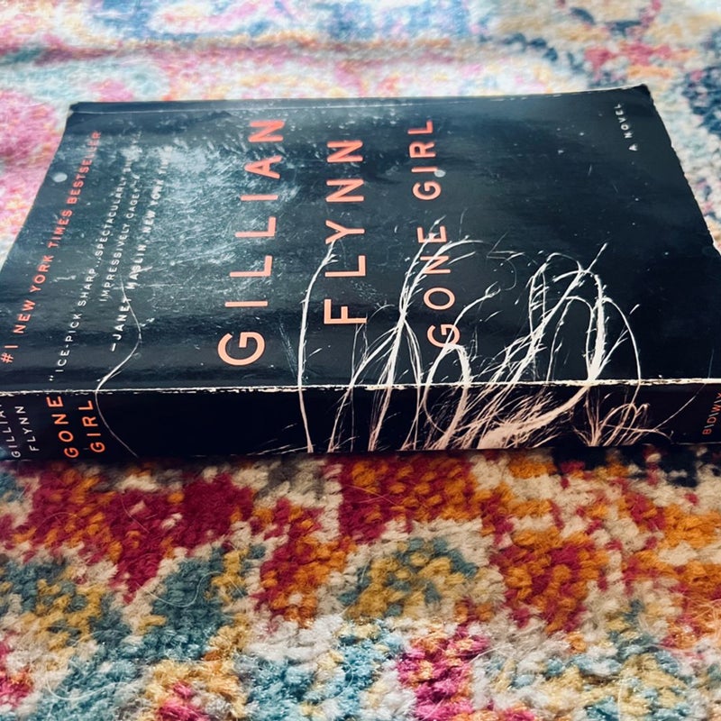 Gone Girl : A Novel by Gillian Flynn (2014, Trade Paperback)