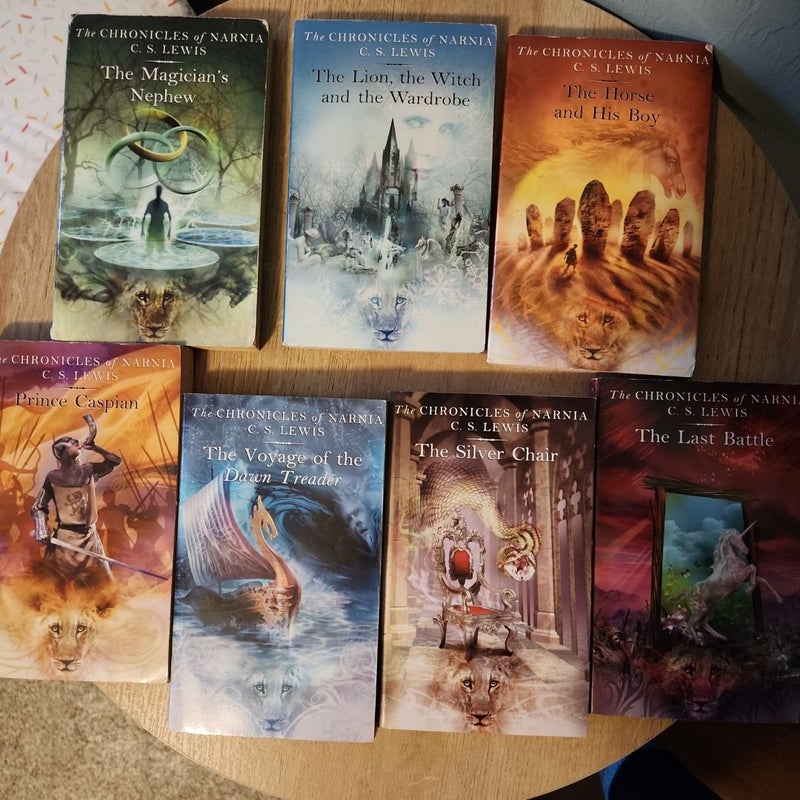 The Chronicles of Narnia Rack Paperback 7-Book Box Set