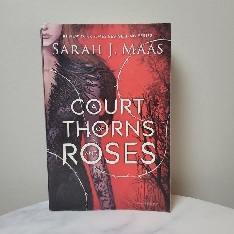 A Court of Thorns and Roses | OOP Paperback