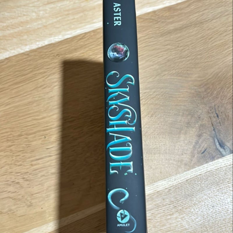  Signed Skyshade (the Lightlark Saga Book 3)