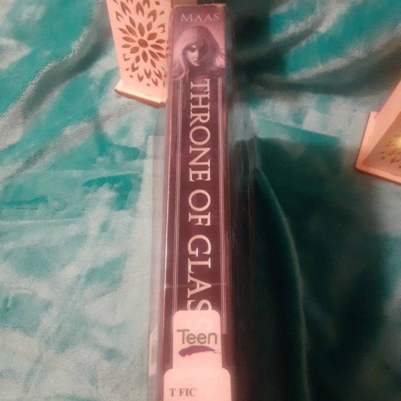 Throne Of Glass By Sarah J. Maas Original Cover Ex-library Paperback