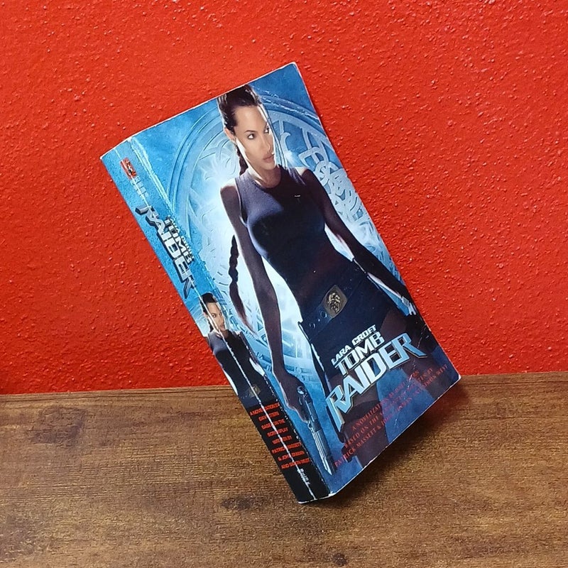 TOMB RAIDER MOVIE NOVEL PAPERBACK BOOK EDITION  - ANGELINA JOLIE COVER