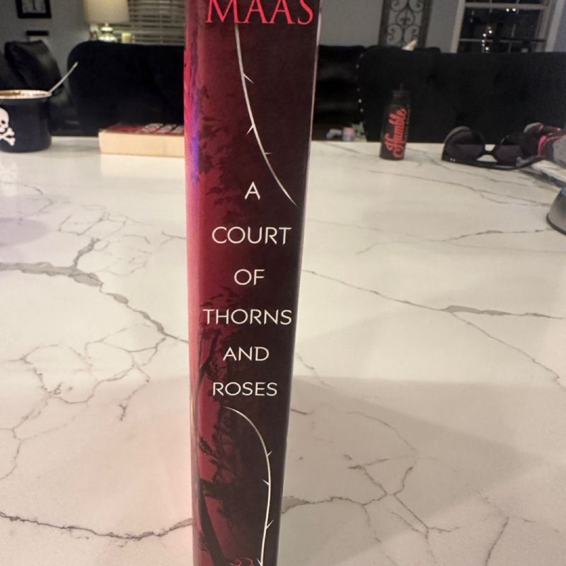 A court of thorns and roses OOP mint PB