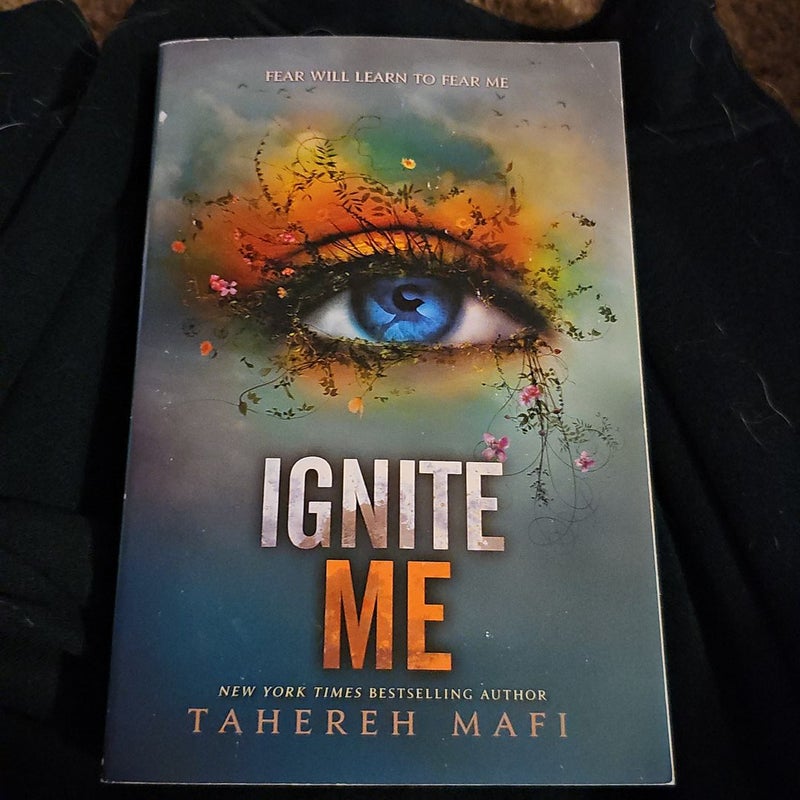  Ignite Me (Shatter Me Book 3): 9780062085580: Mafi, Tahereh:  Books
