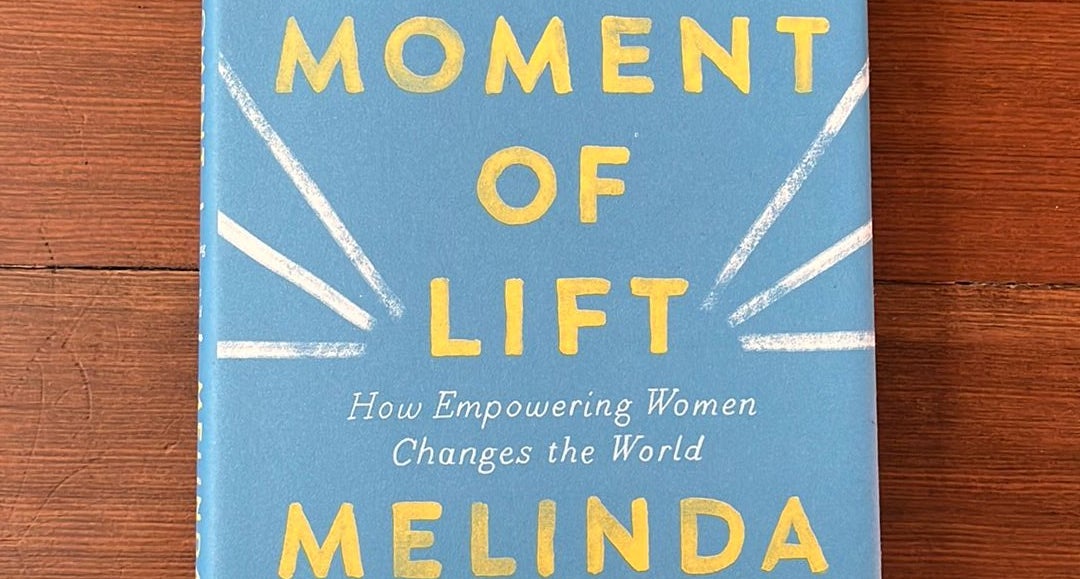 The Moment of Lift: How Empowering Women Changes the World: Gates, Melinda:  9781250313577: : Books