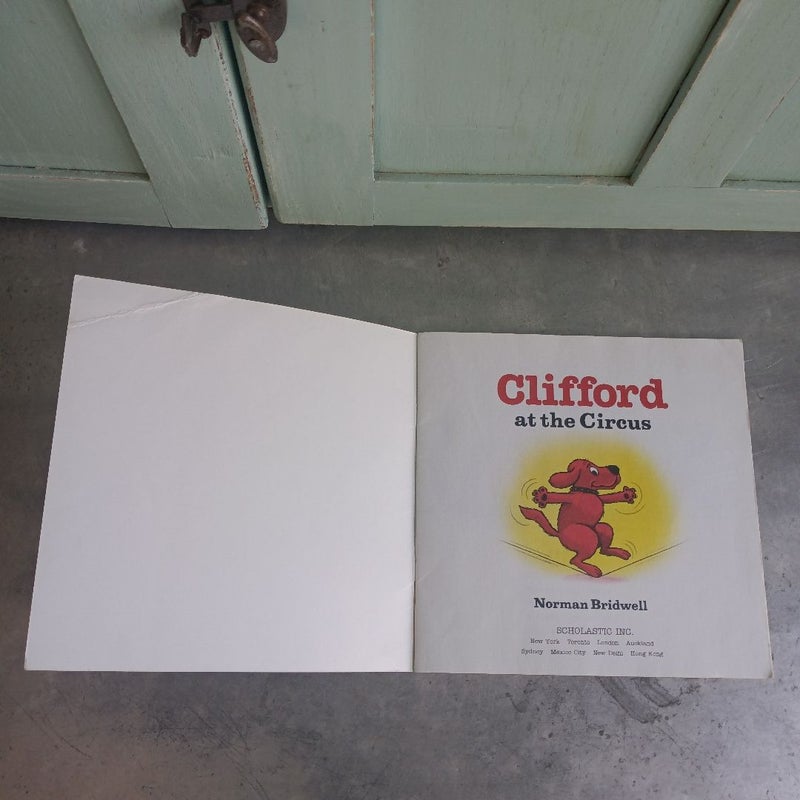Clifford at the Circus