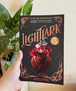 Lightlark (the Lightlark Saga Book 1)