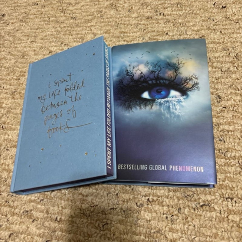 Shatter Me Exclusive Edition