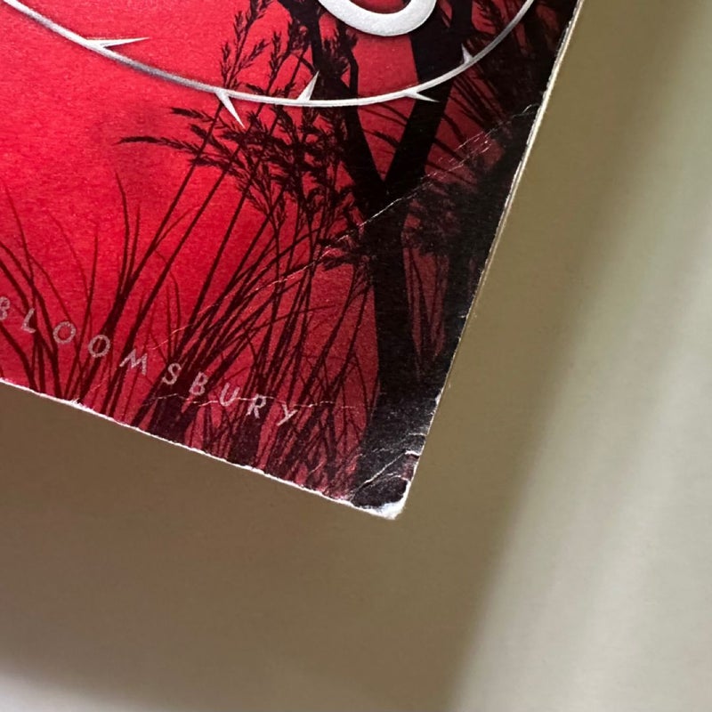 A Court of Thorns and Roses (damaged)