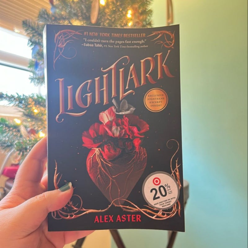Lightlark (the Lightlark Saga Book 1)