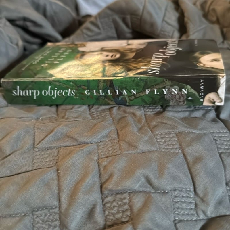 Sharp Objects (Movie Tie-In)