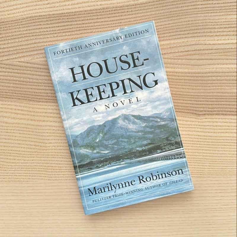 Housekeeping by Marilynne Robinson, Paperback Pangobooks