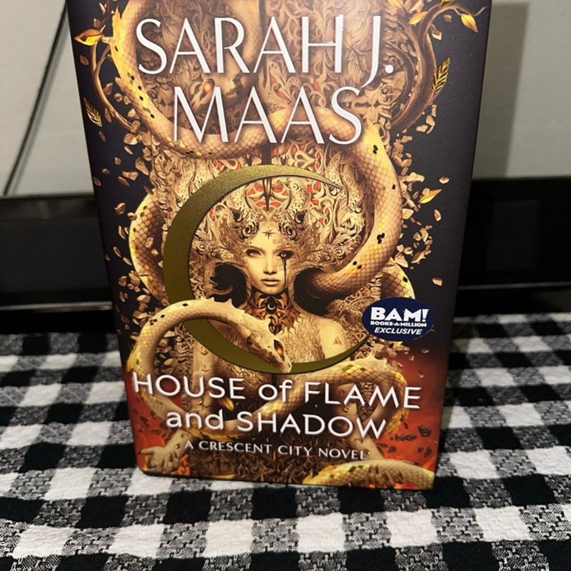 Crescent City: House of Flame and Shadow