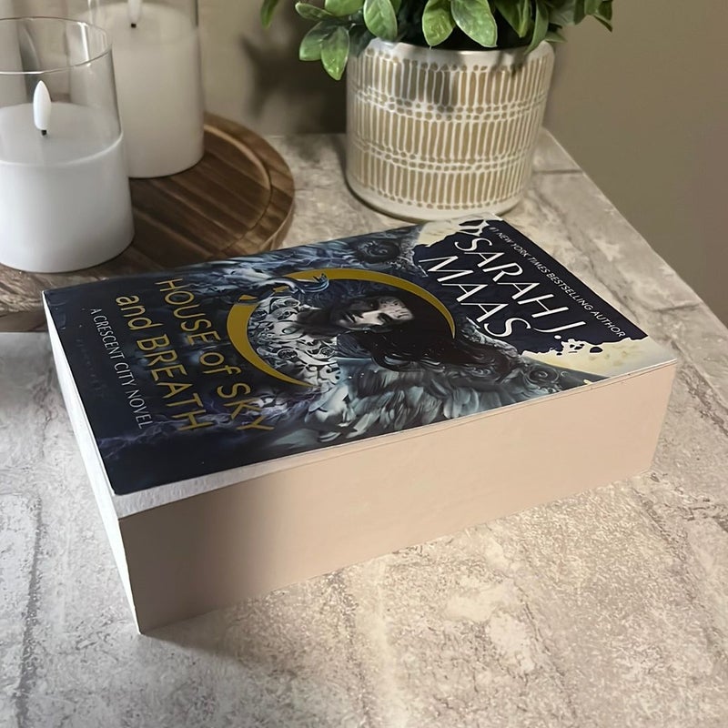 House of Sky and Breath by Sarah J. Maas, Paperback | Pangobooks