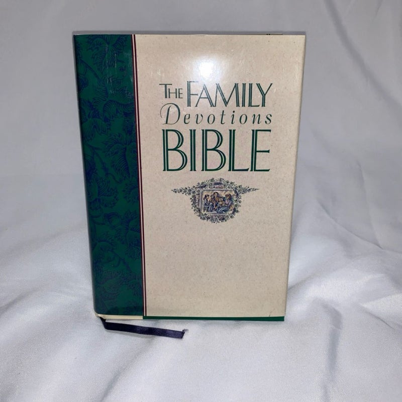 The Family Devotions Bible by Tyndale House Publishers Staff 1993